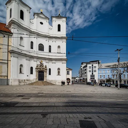 Luxurious And Royal In The Old Town *