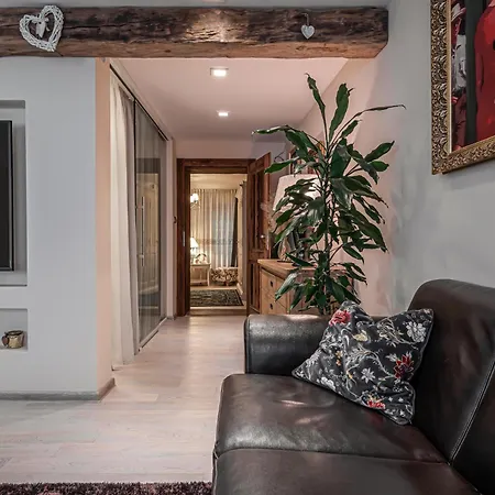 Apartment Luxurious And Royal In The Old Town