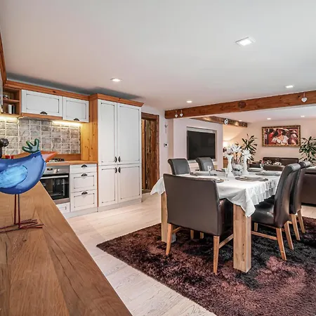 Luxurious And Royal In The Old Town