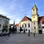Luxurious And Royal In The Old Town Apartmán