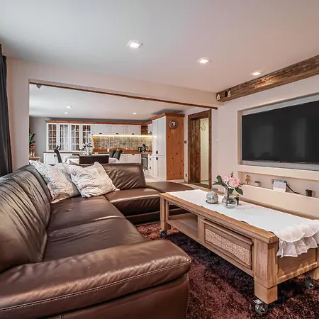 아파트 Luxurious And Royal In The Old Town 브라티슬라바