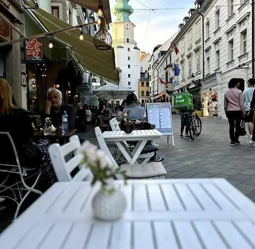 Luxurious And Royal In The Old Town 브라티슬라바