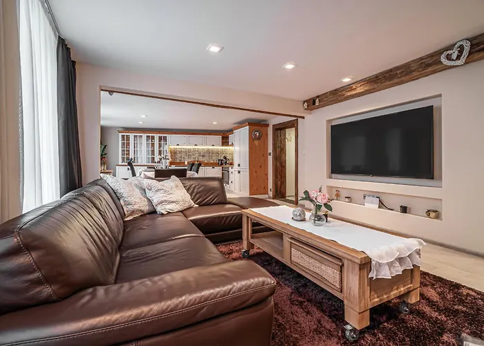 아파트 Luxurious And Royal In The Old Town 브라티슬라바